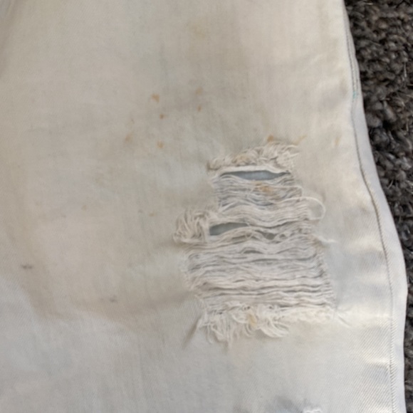 Distressed Levi’s with light rust color spots - Picture 3 of 7